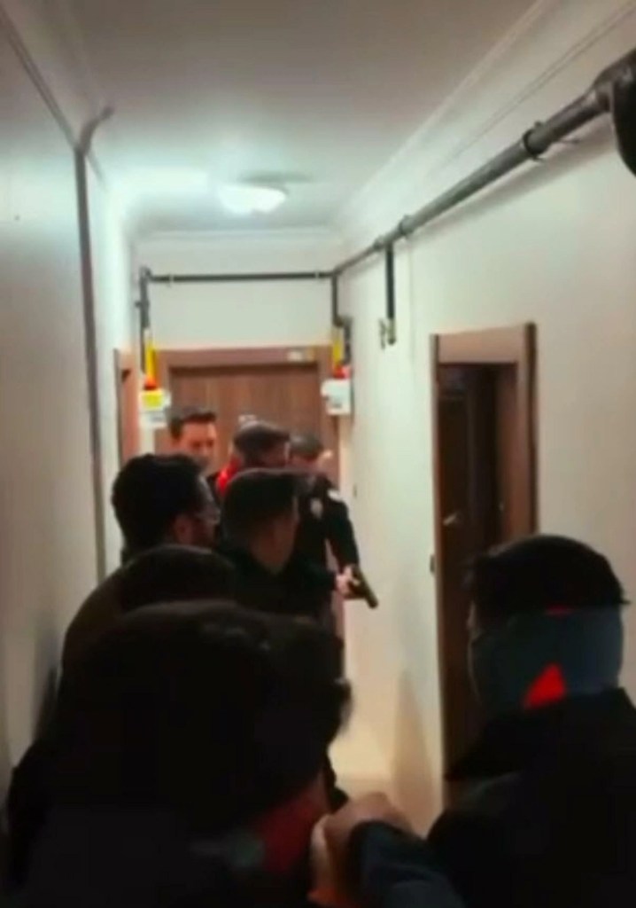 İzmir'de Uyuşturucu Operasyonu: İki Kişi Gözaltında