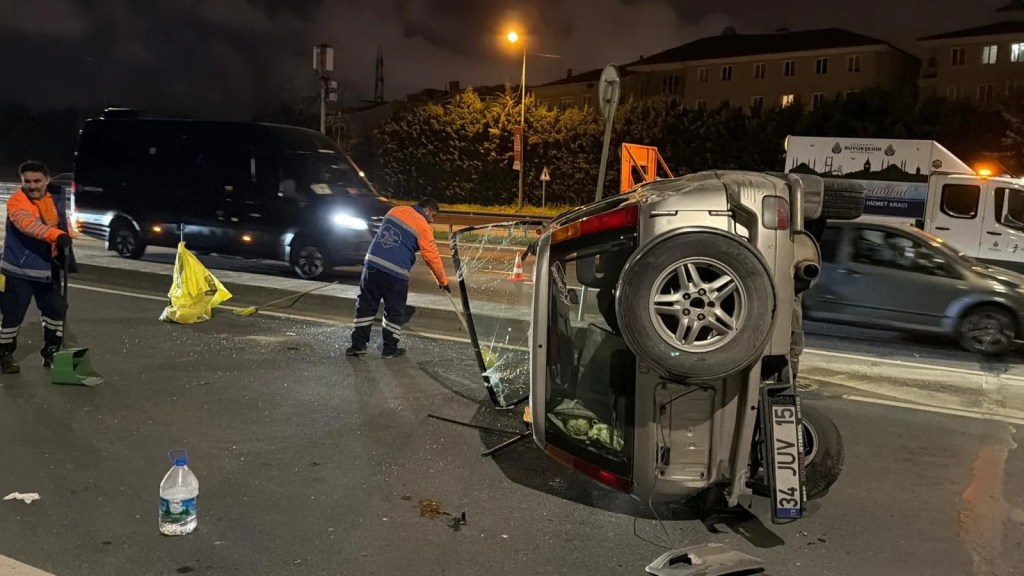 Kağıthane'de Alkollü Sürücü Kaza Yaptı: Cip Devrildi