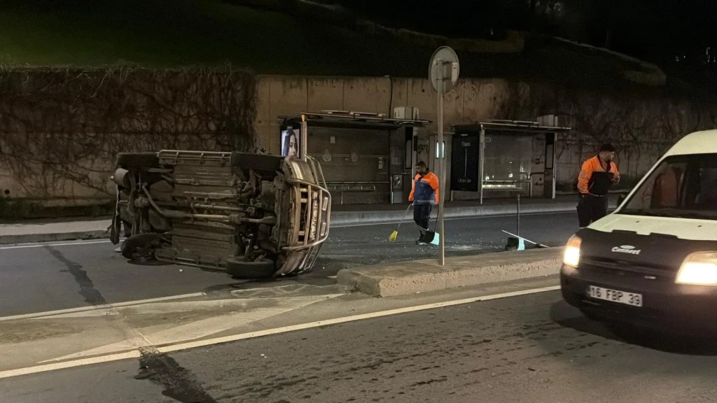 Kağıthane'de Alkollü Sürücü Kaza Yaptı: Cip Devrildi