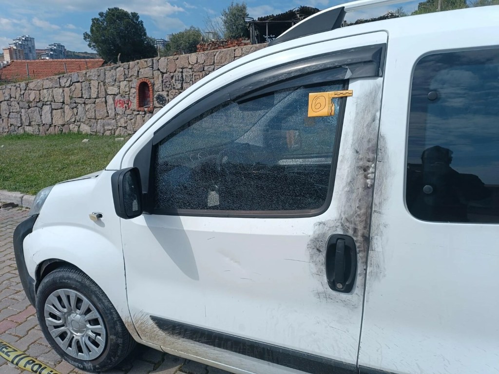 İzmir'de Araçta Cinayet ve İntihar Girişimi