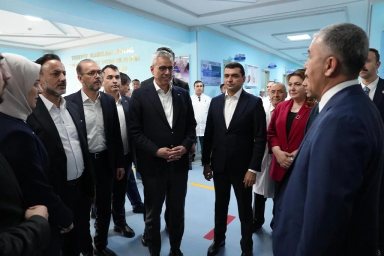 Bakan Memişoğlu Buhara Tıp Merkezi'ni Ziyaret Etti