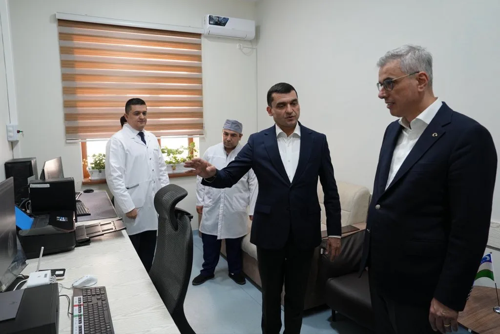 Bakan Memişoğlu Buhara Tıp Merkezi'ni Ziyaret Etti