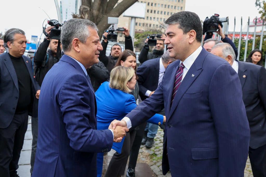 Özgür Özel: Ara Seçim Anayasal Zorunluluktur