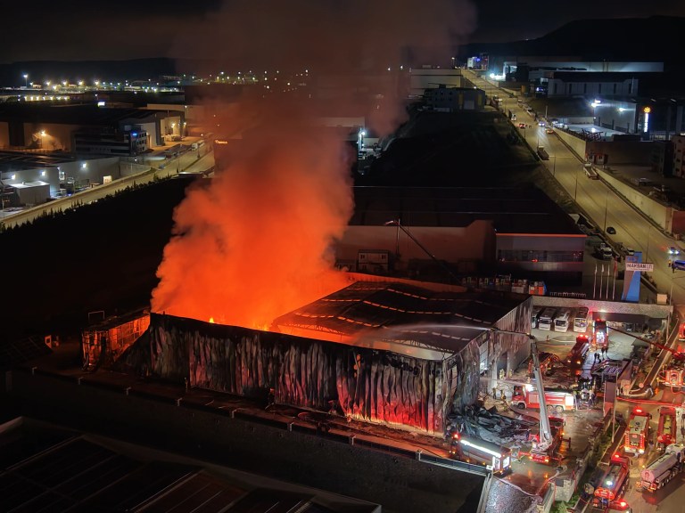 Ankara'da Medikal Fabrikada Yangın: 35 Kişi Tahliye Edildi