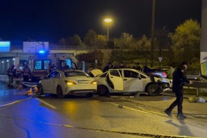 Ataşehir’de Emniyet Şeridinde Feci Kaza