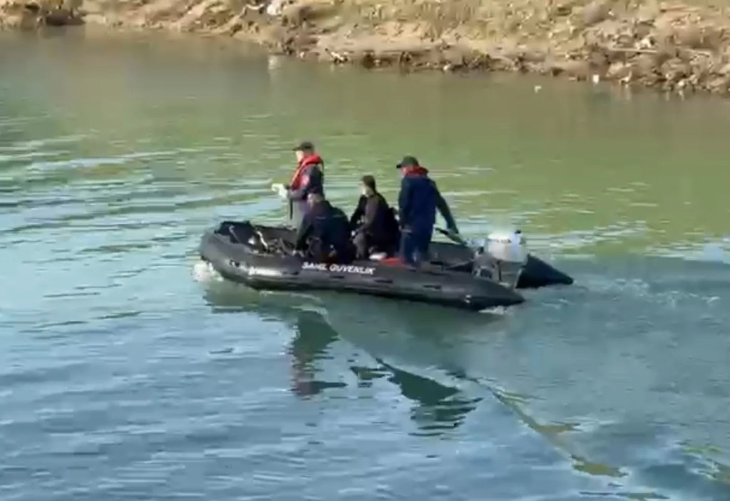 Berdan Çayı'nda Kayıp Gencin Arama Çalışmaları Sürüyor