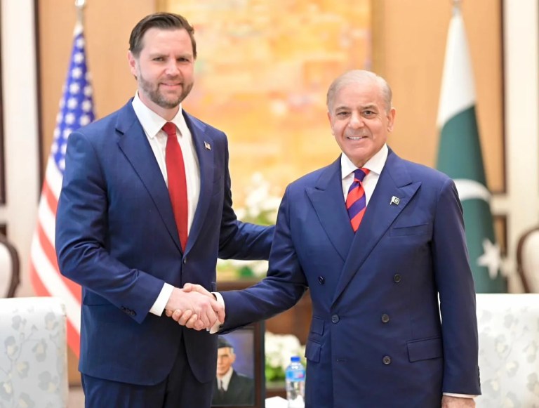 ABD ve Pakistan Liderleri İslamabad'da Buluştu