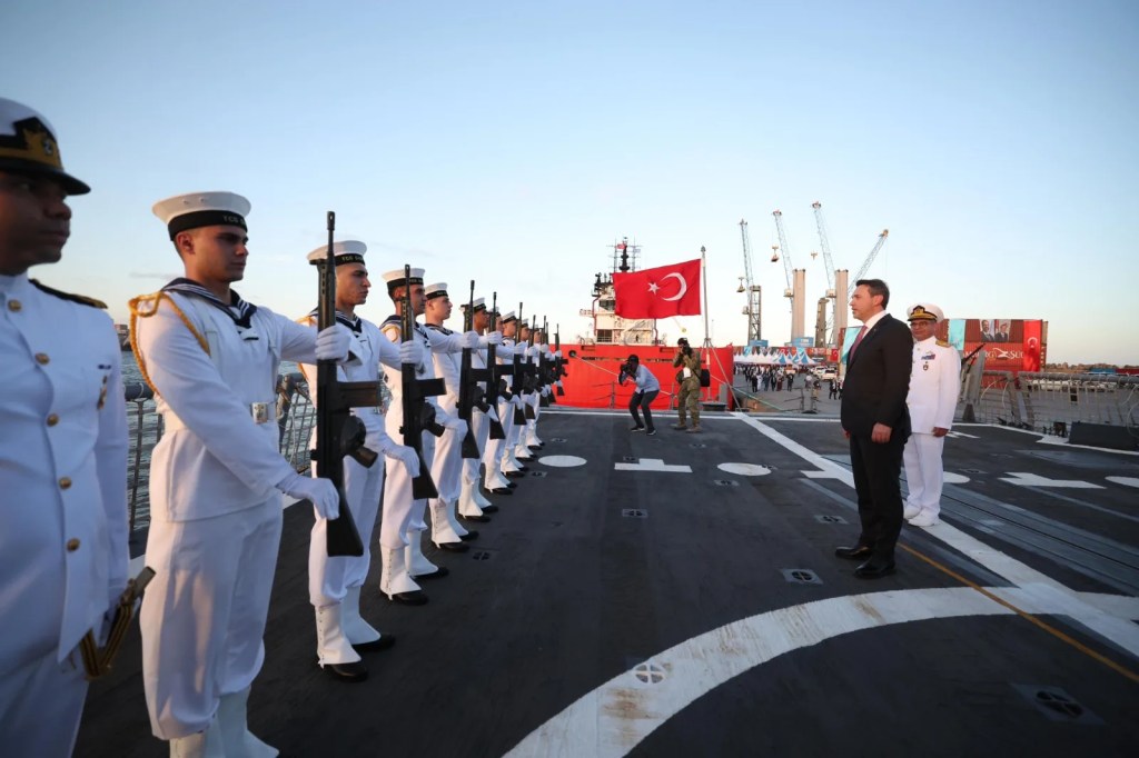 Somali'de Çağrı Bey Sondaj Gemisi Törenle Karşılandı