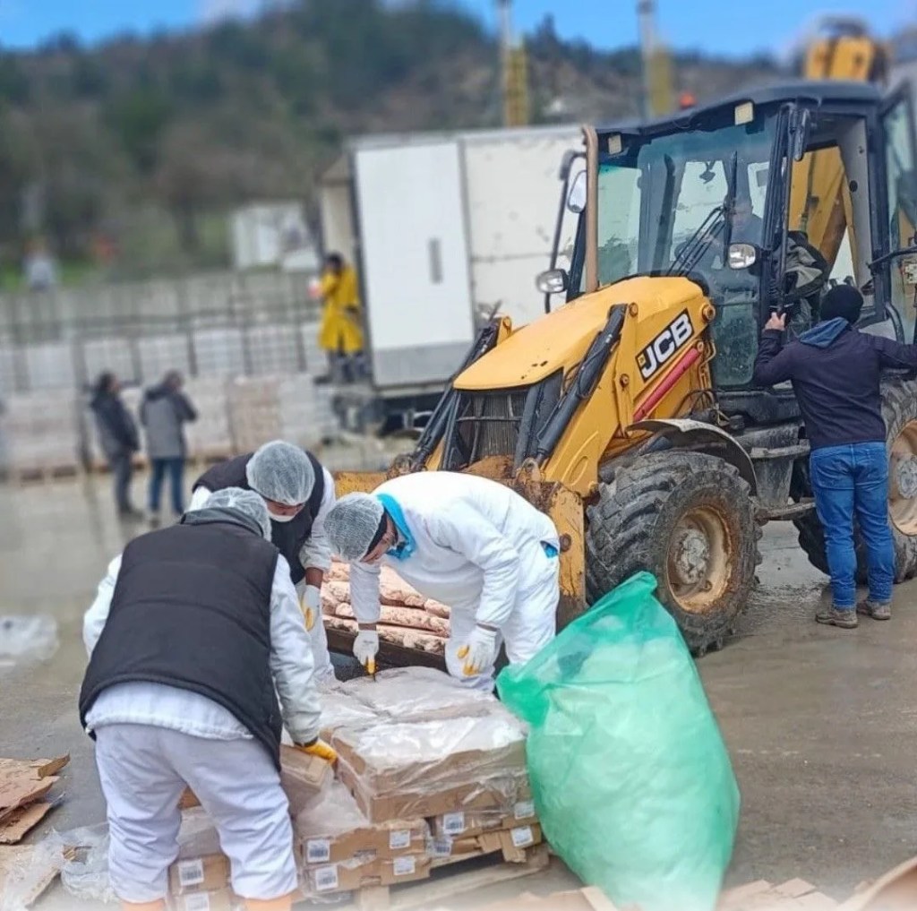 Sakarya'da Tarihi Geçmiş 32 Ton Tavuk Eti Bulundu
