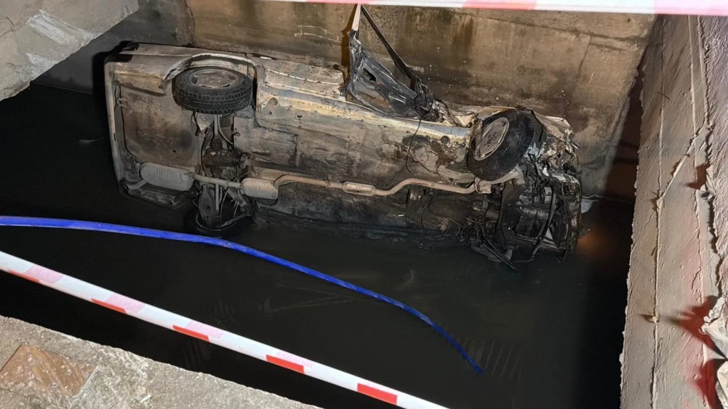 Eskişehir'de Otomobil Sulama Kanalına Düştü