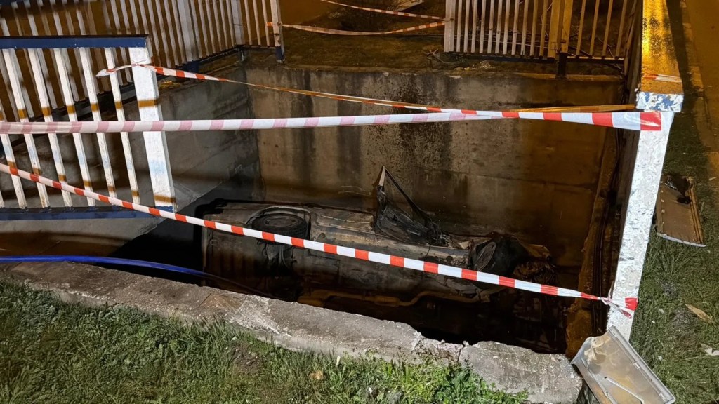 Eskişehir'de Otomobil Sulama Kanalına Düştü