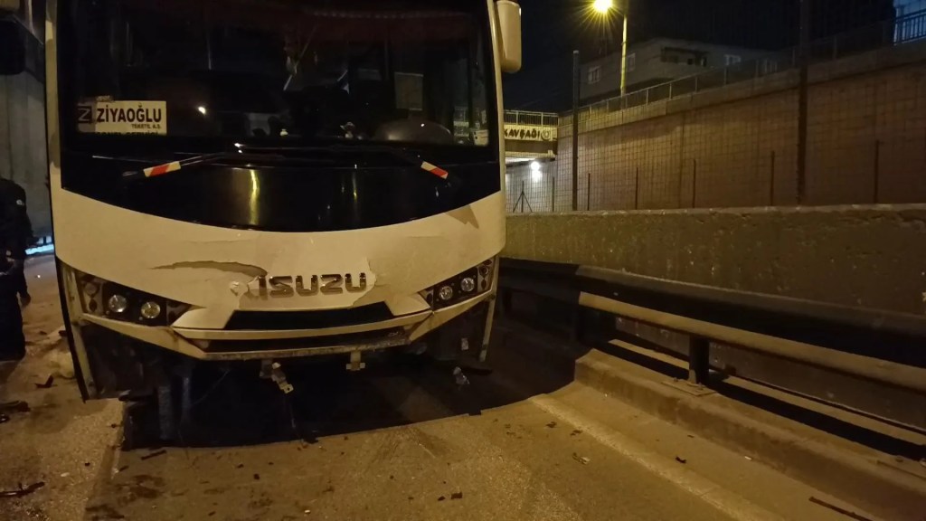 Bursa'da Trafik Kazasında 6 Kişi Yaralandı