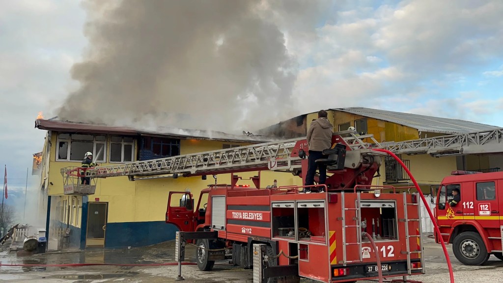 Kastamonu'da Tekstil Fabrikasında Yangın Çıktı