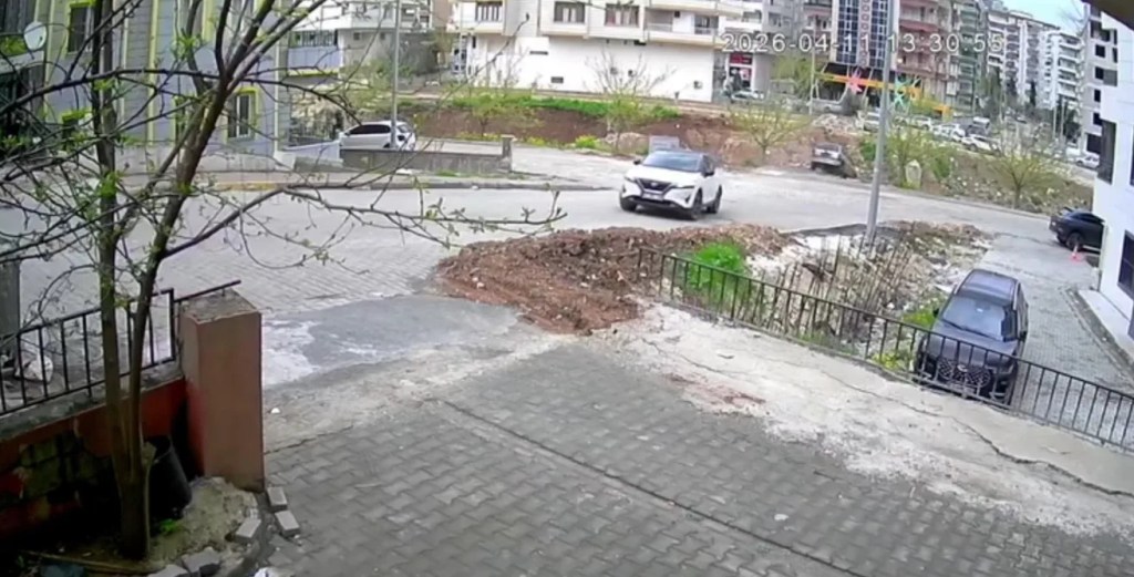Şanlıurfa'da Park Halindeki Araç Dereye Düştü