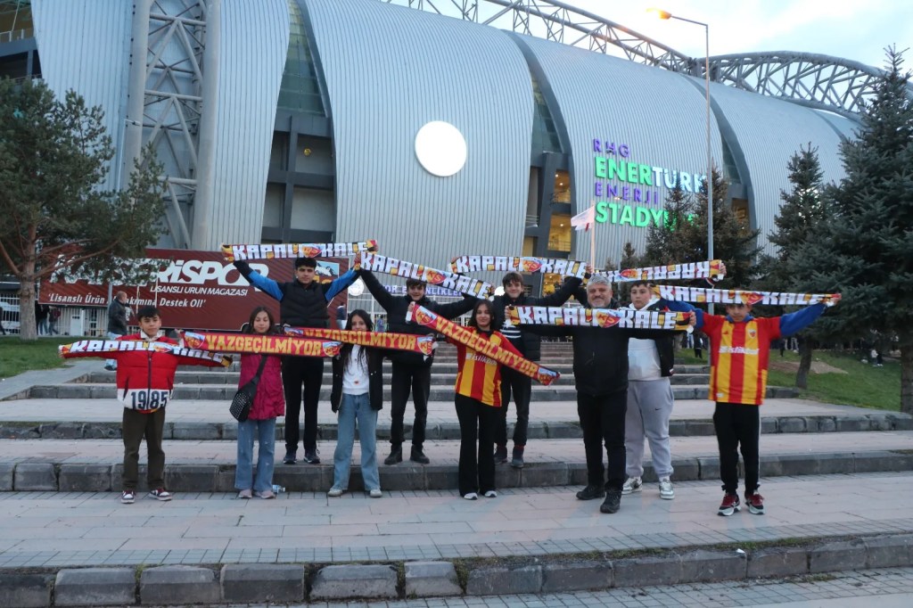Kayserispor-Fenerbahçe Maçı İçin 800 Kilometre Yol Geldiler