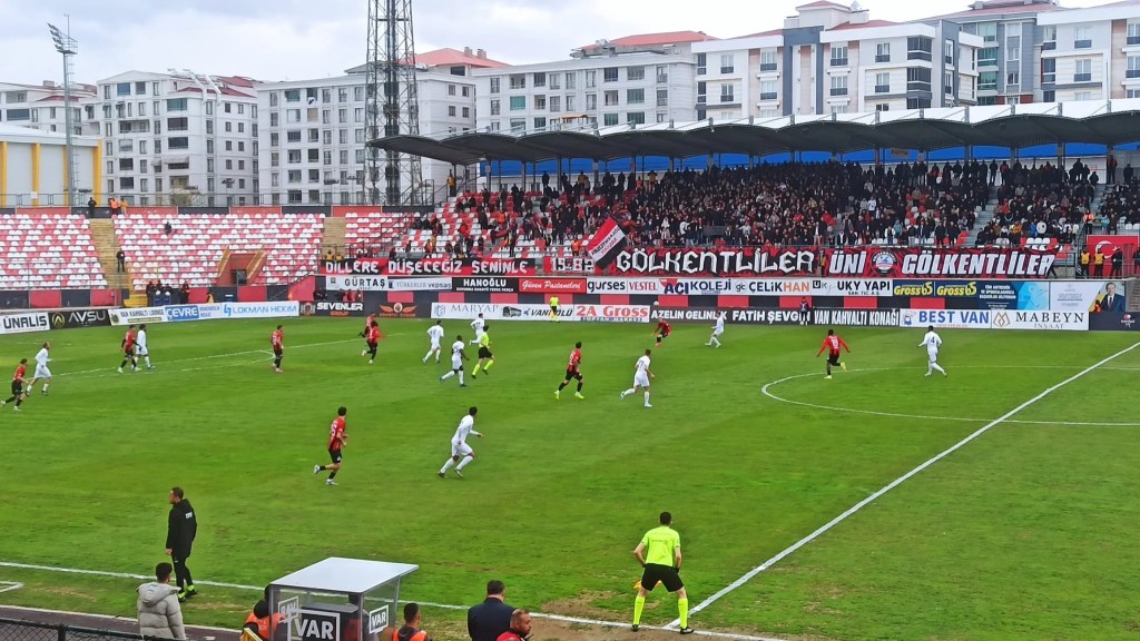 Van Spor FK Evinde Manisa FK'ya Yenildi