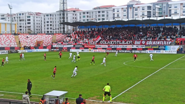 Van Spor FK Evinde Manisa FK'ya Yenildi