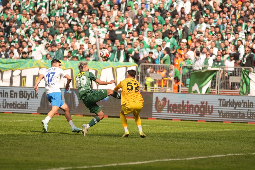 Bursaspor Ankara Demirspor'u Tek Golle Geçti