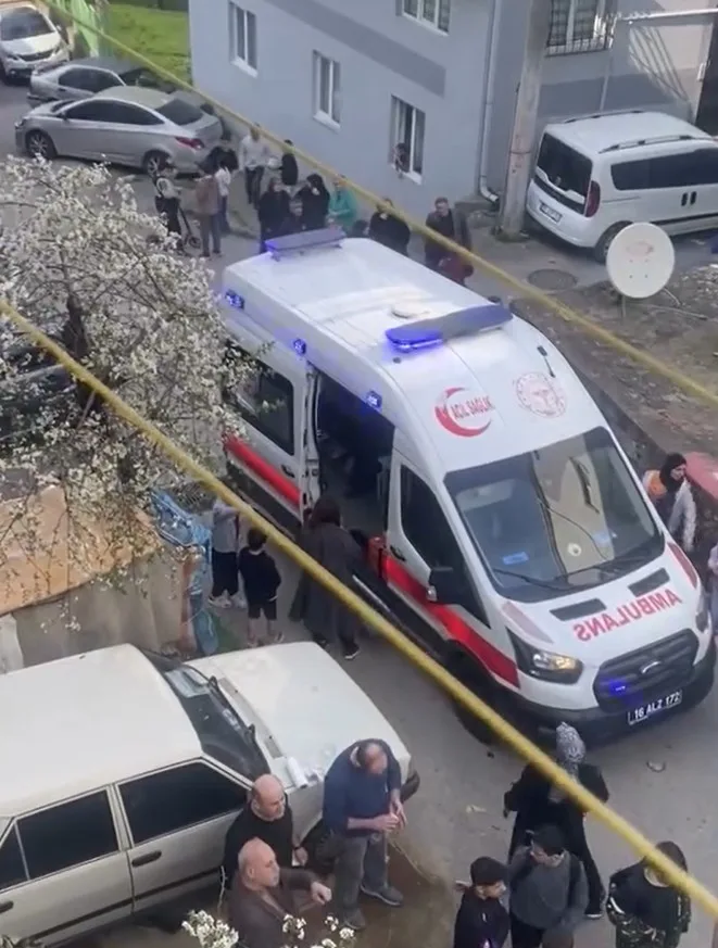 Bursa'da Merdivenlerden Düşen Araçta Sıkışan Yolcu Kurtarıldı