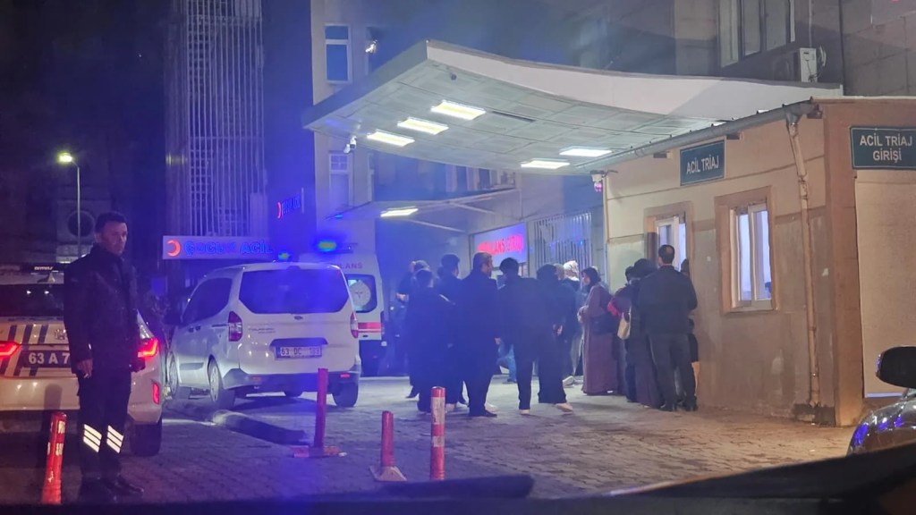 Şanlıurfa'da Genç Adam Boğazından Bıçaklanarak Öldürüldü