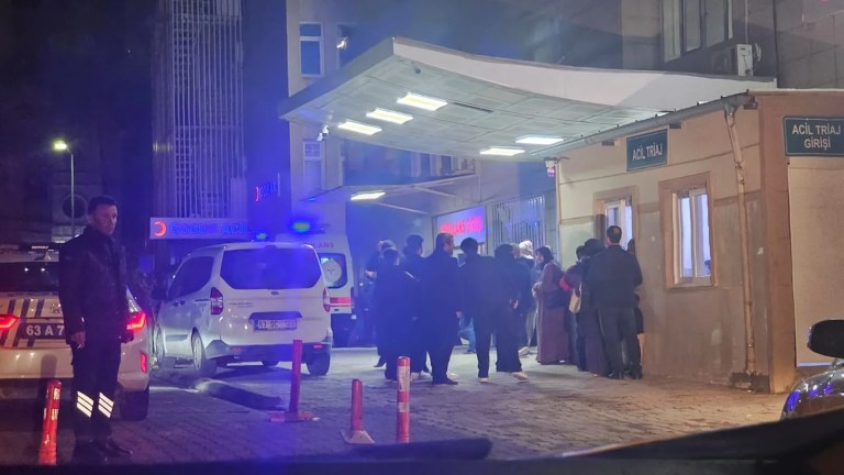Şanlıurfa'da Genç Adam Boğazından Bıçaklanarak Öldürüldü