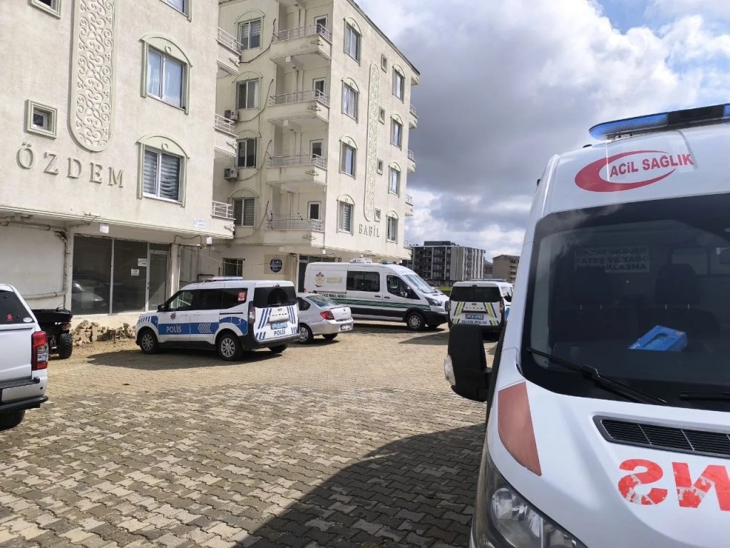 Batman'da öğretmen Ayşegül Yıldırım evinde ölü bulundu
