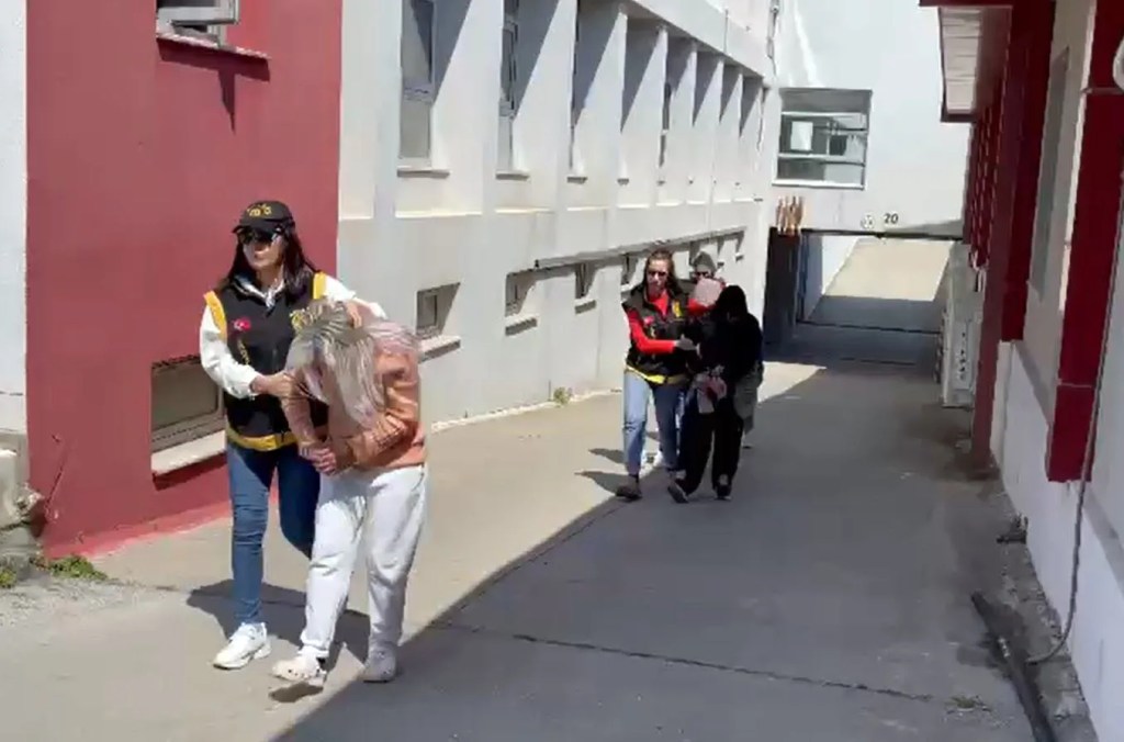 Adana'da Masaj Salonlarına Fuhuş Operasyonu: 9 Kişi Tutuklandı