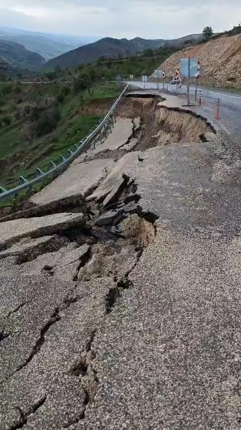 Siirt Eruh Yolu Heyelan Nedeniyle Çöktü