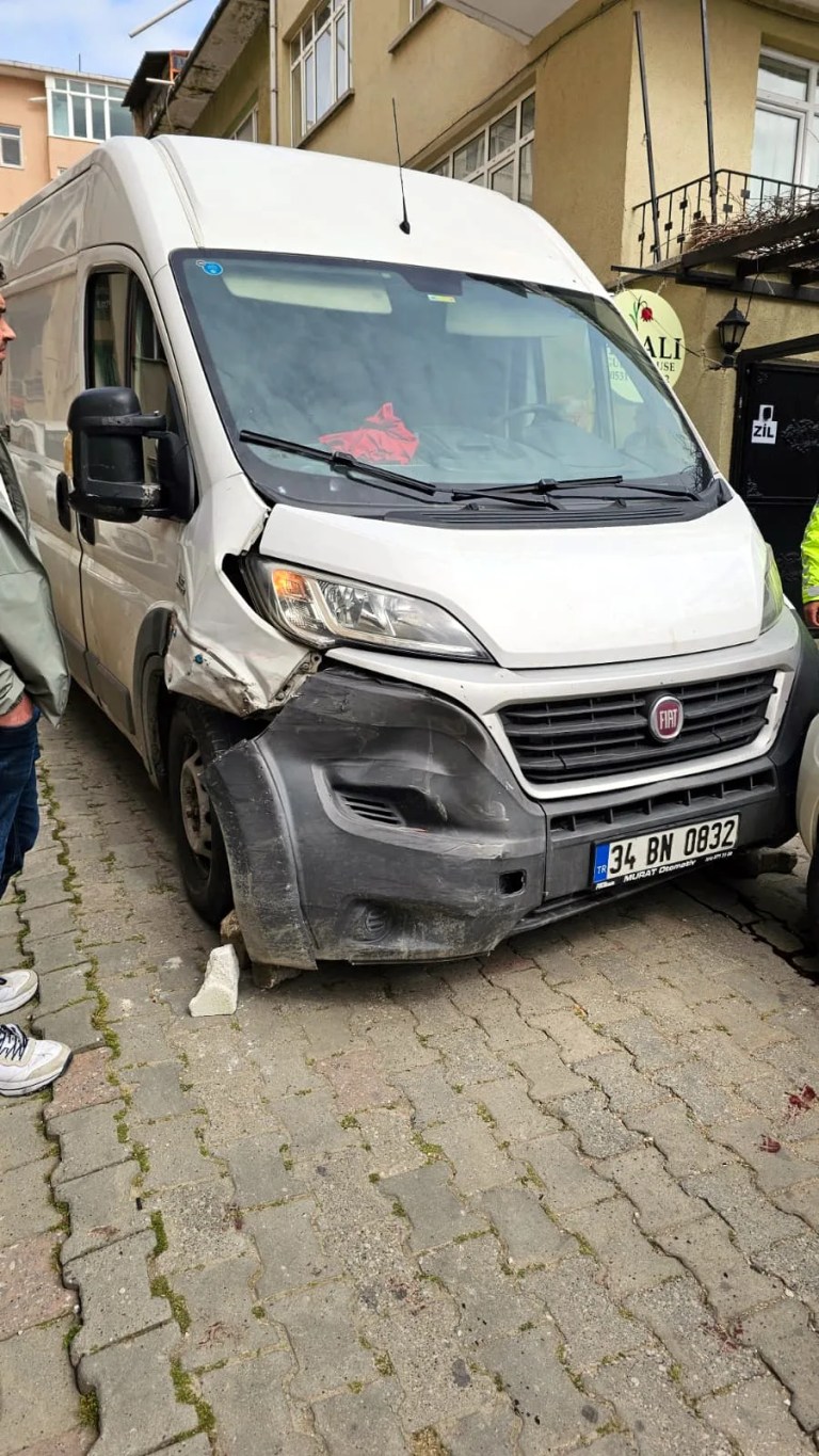 Edirne'de Freni Boşalan Minibüs Kazası: 1'i Çocuk 2 Yaralı
