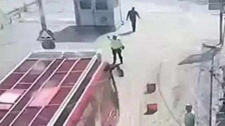 CHP Otobüsü Şoförüne Hapis Cezası Verildi