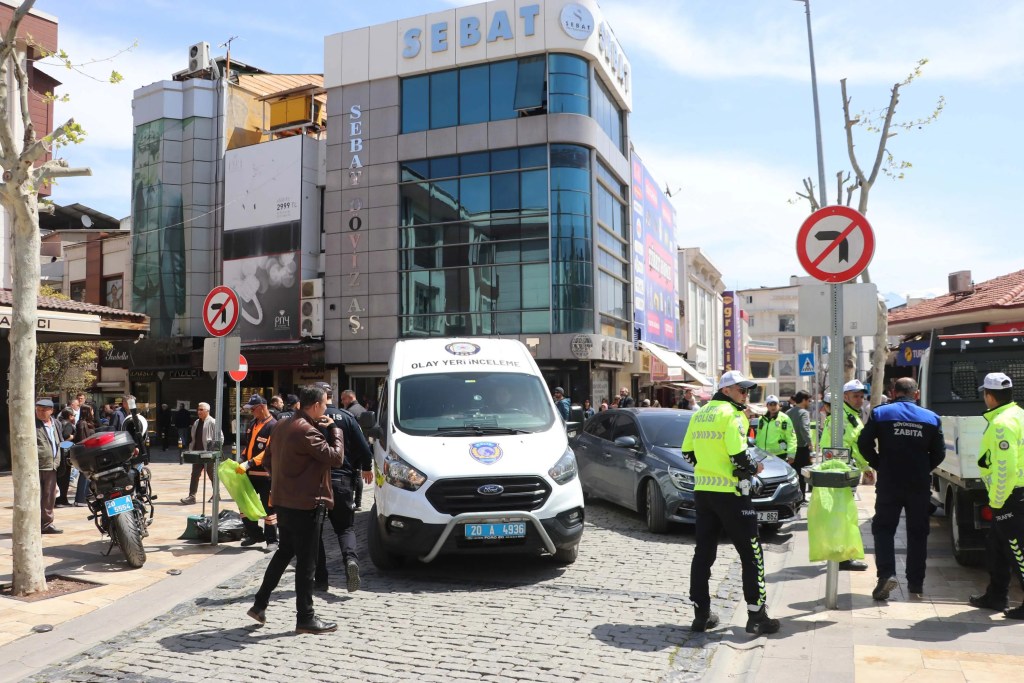 Denizli'de döviz bürosunda silahlı kavga