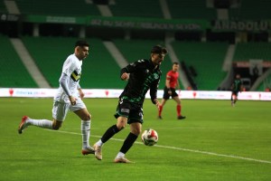 Sakaryaspor Evinde Esenler Erokspor'a Yenildi