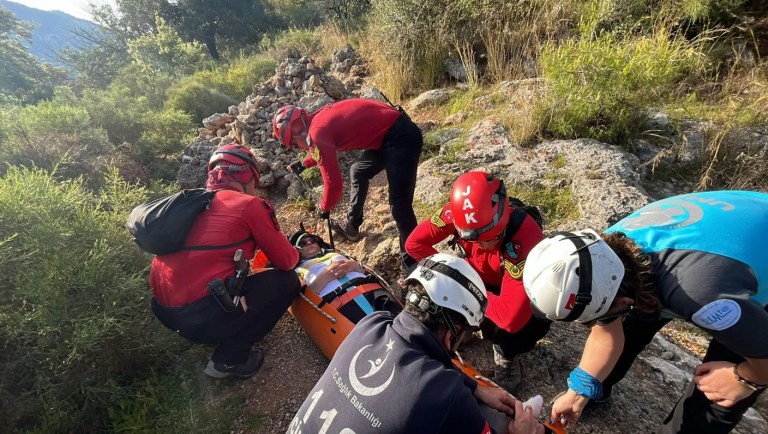 Fethiye'de Ayağı Kırılan Kadın 4 Saatte Kurtarıldı
