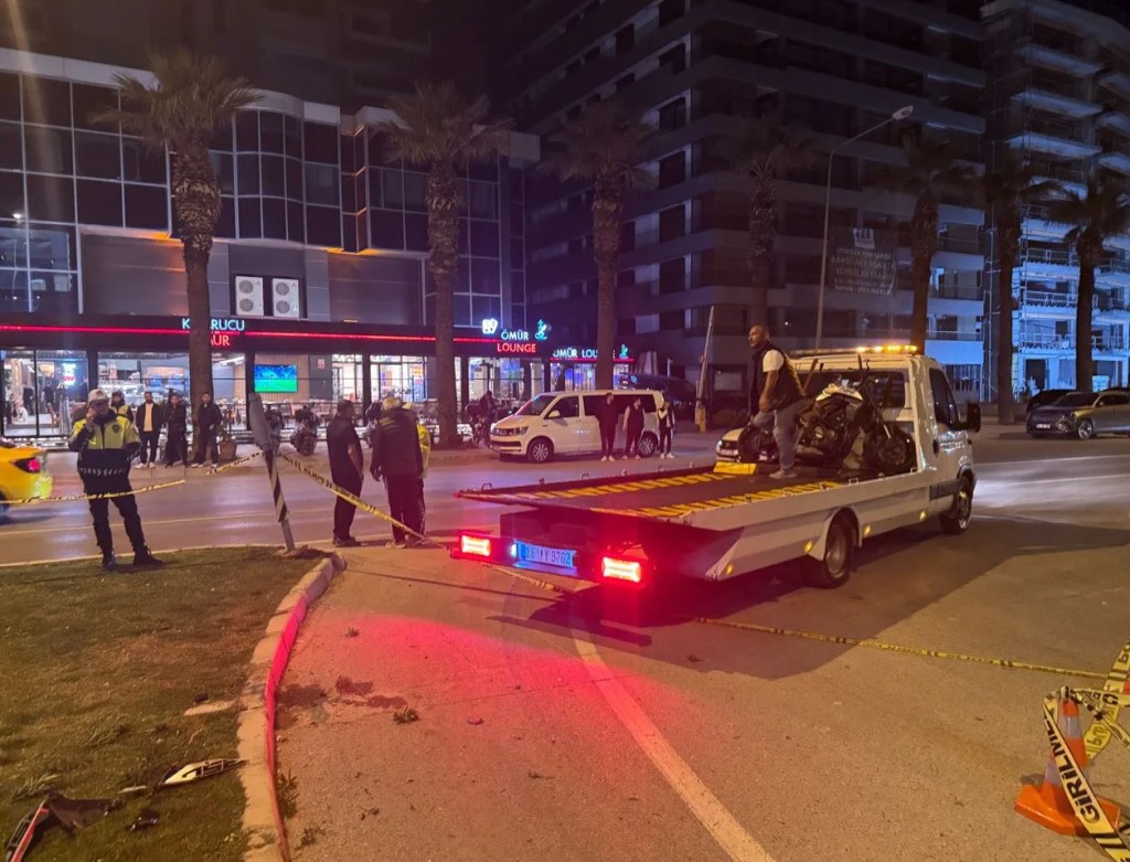 İzmir'de Motosiklet Kazasında Genç Sürücü Hayatını Kaybetti
