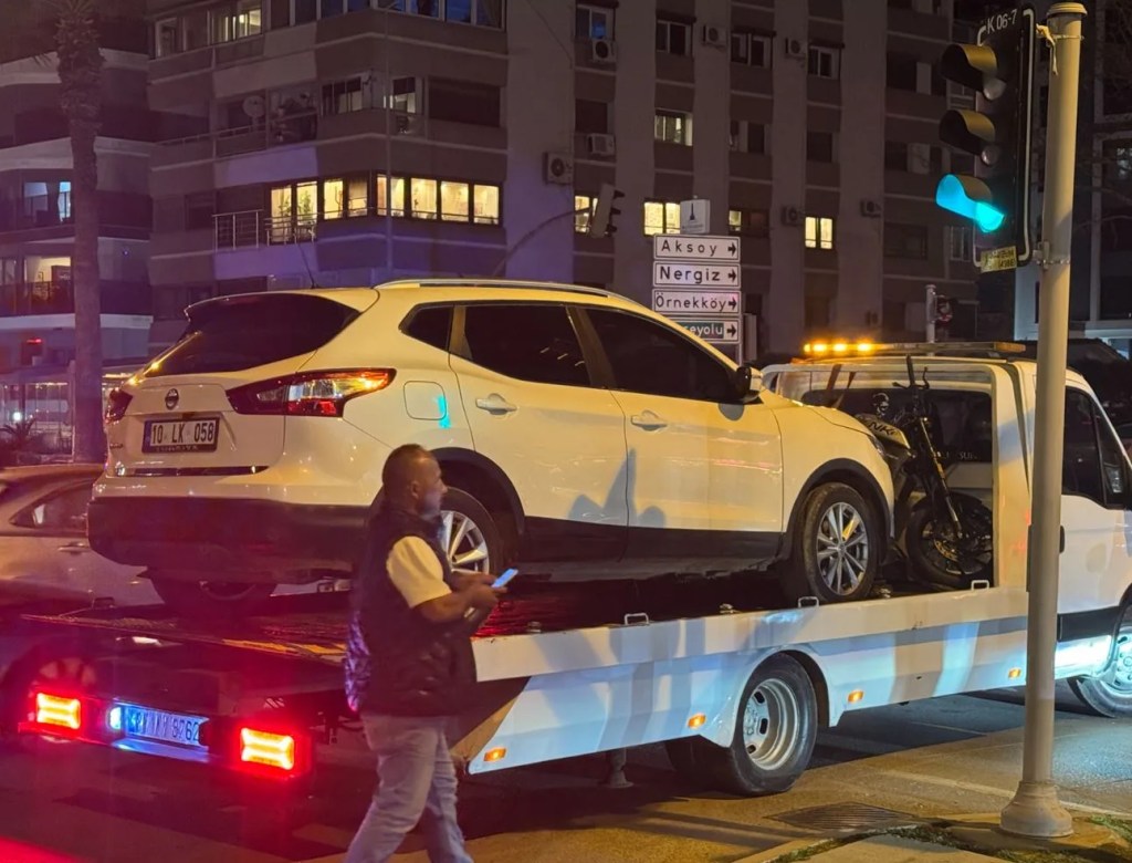 İzmir'de Motosiklet Kazasında Genç Sürücü Hayatını Kaybetti