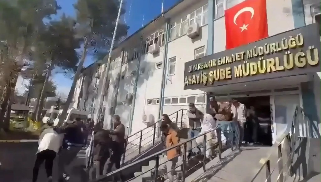 Diyarbakır'da Dolandırıcılık Operasyonu: 10 Tutuklama