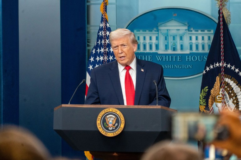 Trump: Hürmüz Boğazı'ndan 34 Gemi Geçti