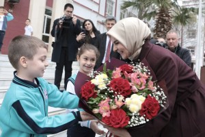 Bakan Göktaş Azerbaycan'da Türk Lisesini Ziyaret Etti