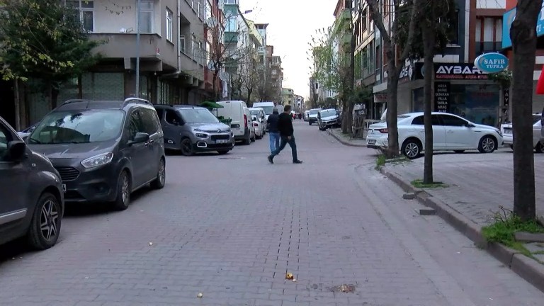 Sultangazi'de Silahlı Saldırı: Tehdit Edilen Kişi Yaralandı