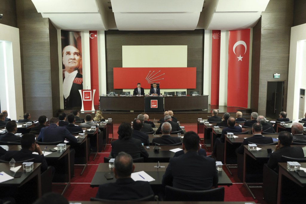 Özgür Özel İl Başkanlarıyla Toplantı Yaptı