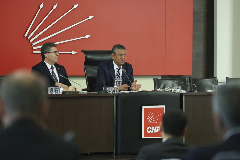 Özgür Özel İl Başkanlarıyla Toplantı Yaptı