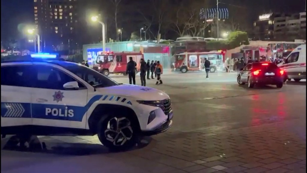 Taksim Metro İstasyonu'nda Yangın Korkuttu