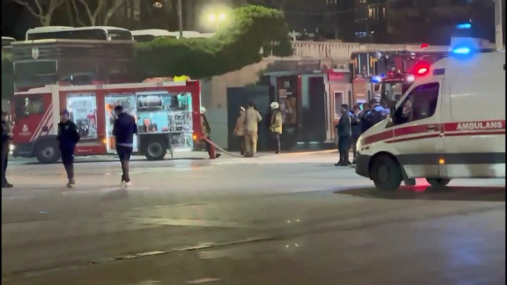 Taksim Metro İstasyonu'nda Yangın Korkuttu