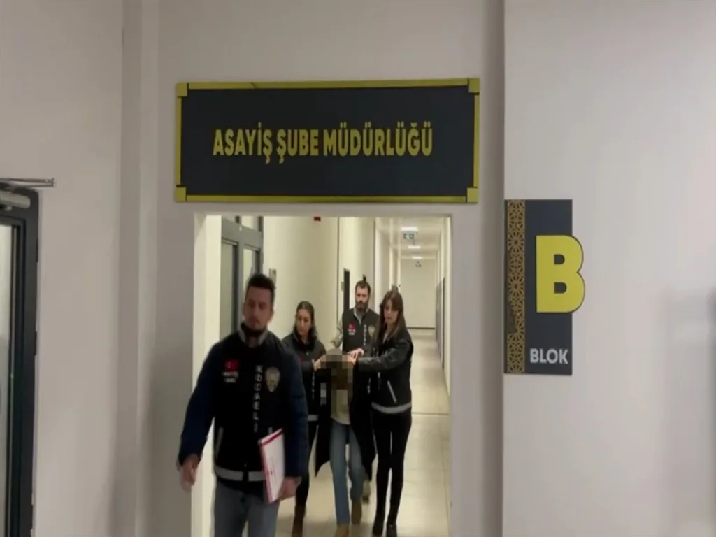 18 Yıl Önce Çöpte Bulunan Bebeğin Annesi İlk Kez Hakim Karşısında