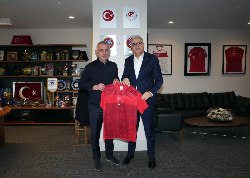 Mehmet Akif Üstündağ'dan TFF Başkanı'na Anlamlı Ziyaret