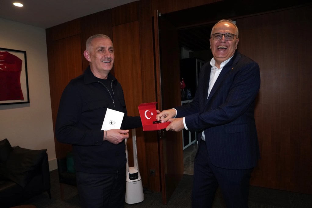 Mehmet Akif Üstündağ'dan TFF Başkanı'na Anlamlı Ziyaret