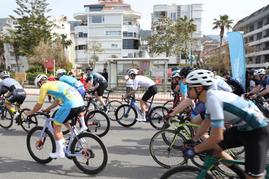 Ünilig Bisiklet Şampiyonası Alanya'da Başladı