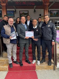 Hükümlü Garson Bulduğu Parayı Sahibine Teslim Etti