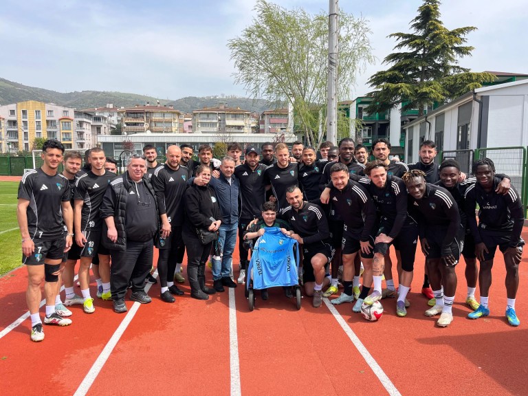 Kocaelispor Antrenmanında DMD Hastası Eray'a Sürpriz