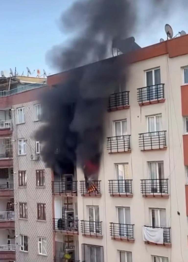 Diyarbakır'da Apartmanda Yangın: 5 Kişi Dumandan Etkilendi